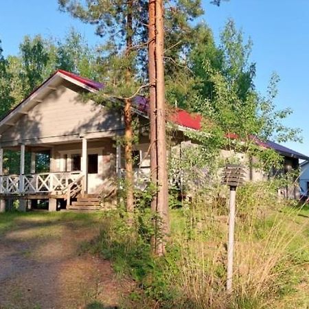 Pulla Karvisen Maatilamatkailussa Ruokola 外观 照片